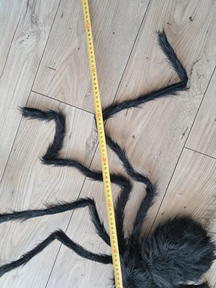 Énorme araignée de 1 mètre. Décor halloween - photo numéro 8