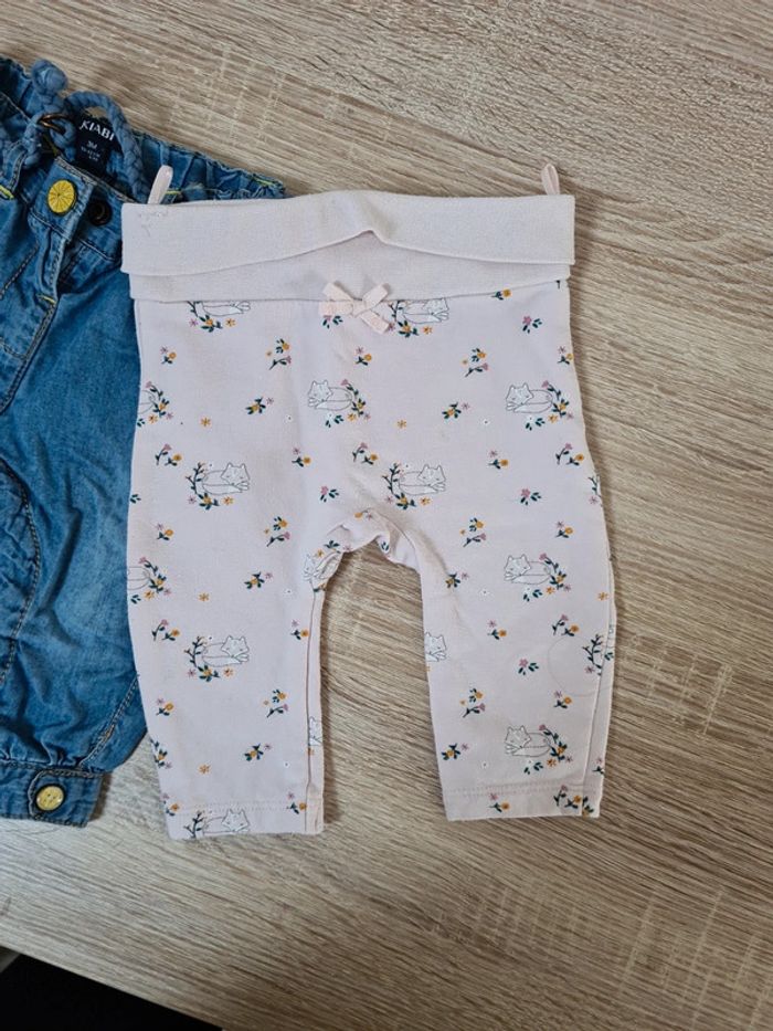 2 pantalons 3 mois kiabi C&A - photo numéro 2