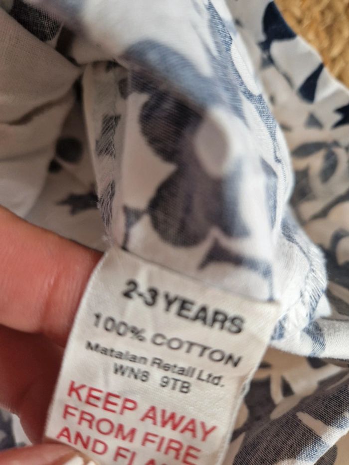 Superbe robe a fleurs marine, blanche et rouge idéale Cérémonie 🐇2 / 3 ans🐇 - photo numéro 7