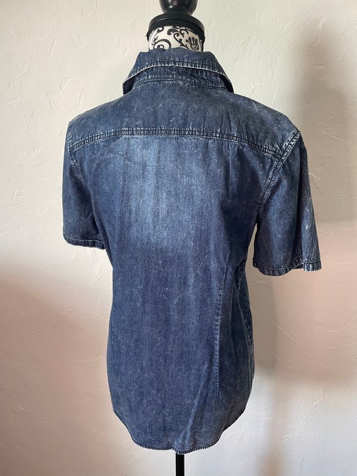 Très jolie chemise 🥰 manches courtes kiabi taille 16 ans - photo numéro 3