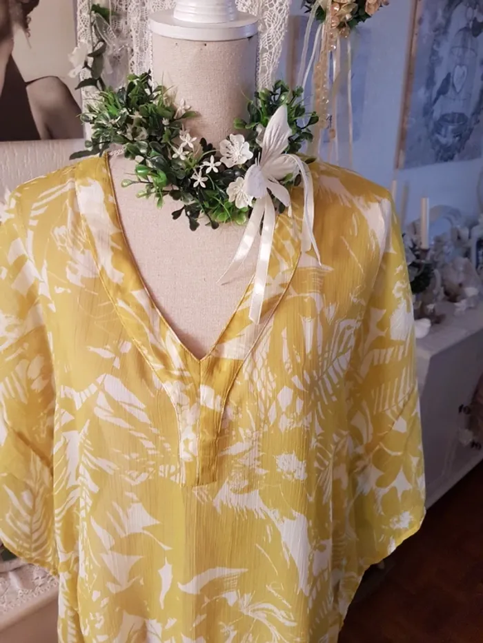 Haut fluide voile jaune moutarde C & A Taille M (taille grand) Neuf