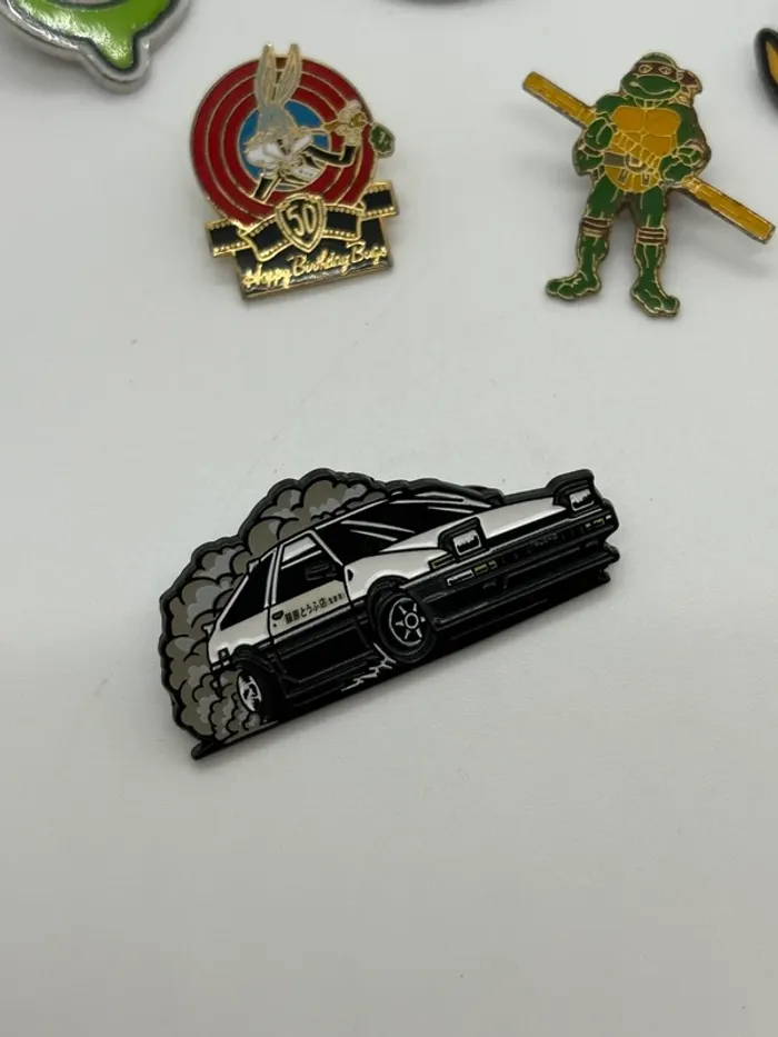 Lot de pins - photo numéro 2