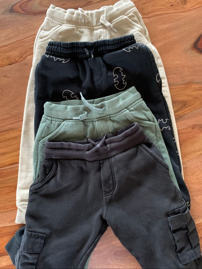 Lot pantalons et sweats hiver  5 ans - photo numéro 2