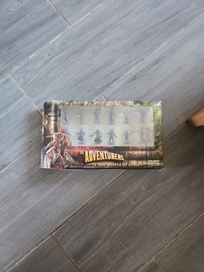 Boite de figurines the adventurers