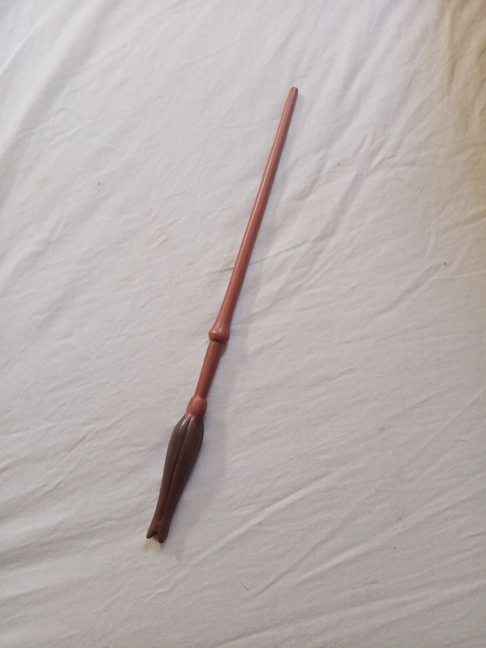 Baguette magique de luna lovegood dans Harry Potter