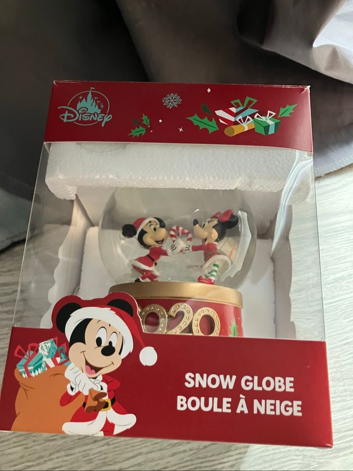 Boule à neige Noël 2020 Disney store - photo numéro 7