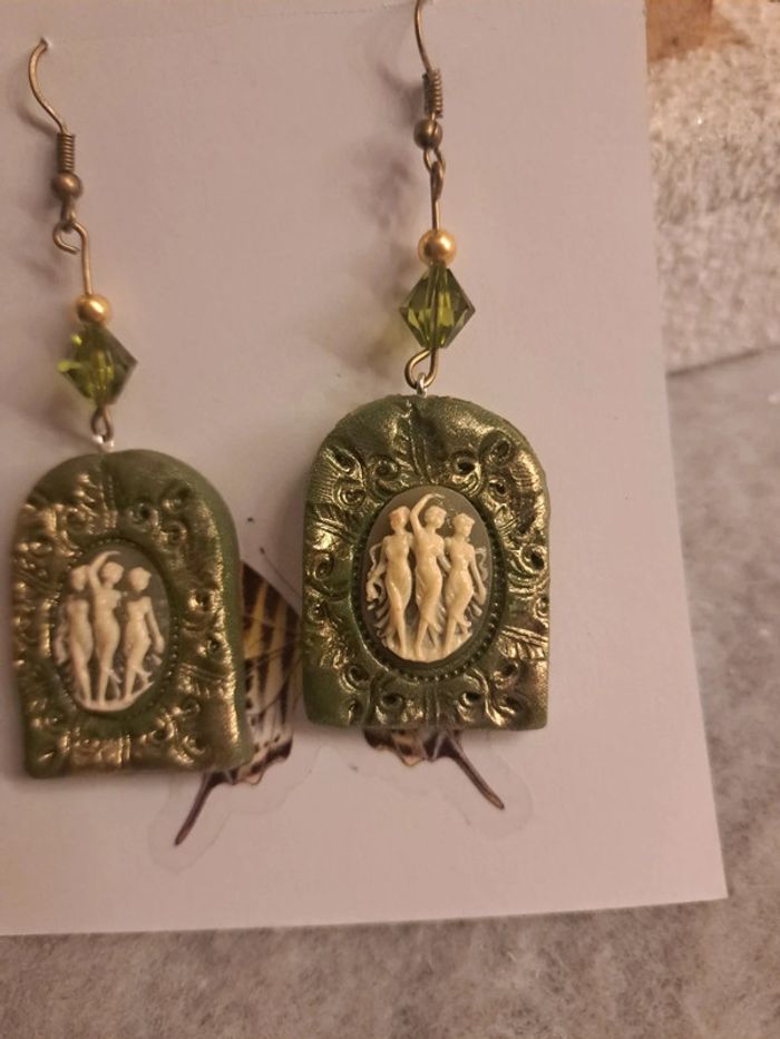 Boucles d'oreilles pendante pâte polymere avec camé - photo numéro 5