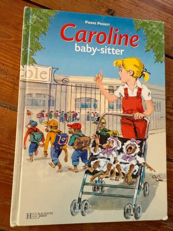 Très difficile à trouver livre album Hachette Caroline baby-sitter poussette bébé