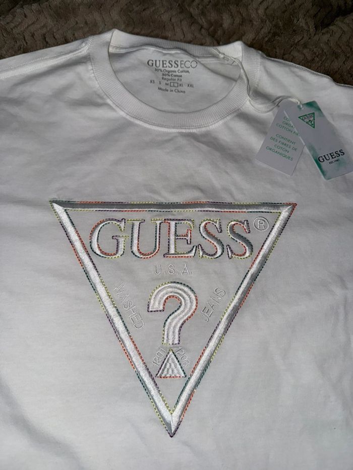 T-shirt GUESS blanc taille L – NEUF avec étiquette - photo numéro 2