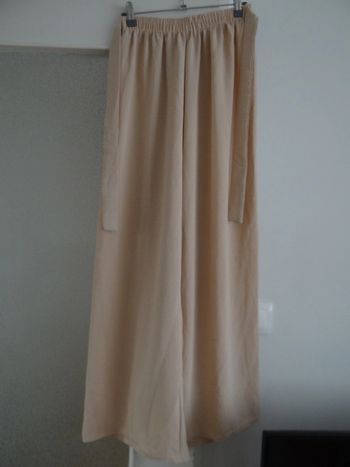 en tissus beige avec cordons