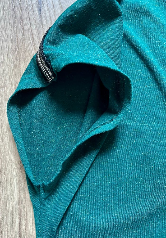 T-shirt vert avec épaules perlées & effet pailleté - Camaïeu - photo numéro 6