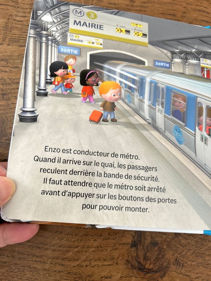 Lot de 2 livres : Le métro d’Enzo, Le Canadair d’Albert - photo numéro 3
