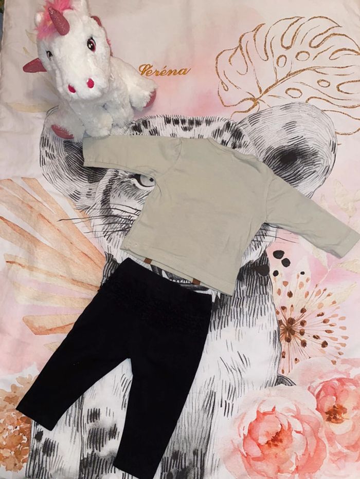 Ensemble t-shirt et pantalon à froufrou, taille 2-4 mois, sans marque. - photo numéro 2