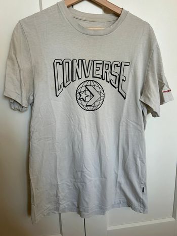 589 – t-shirt blanc et flocage noir Converse et détails rouges