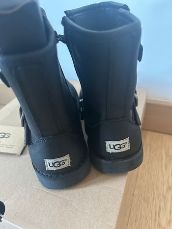 Boots UGG chaude et wateristant taille 30 neuve
