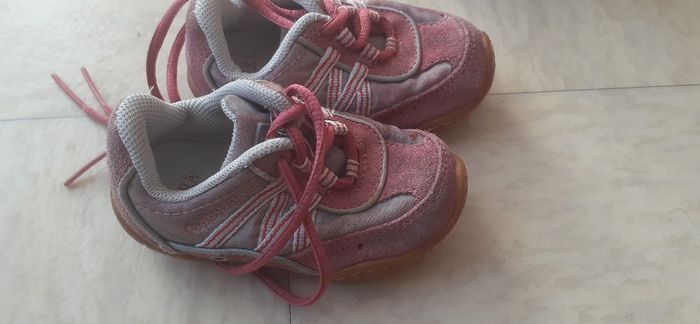 Une paire de chaussures sport   fille - photo numéro 2