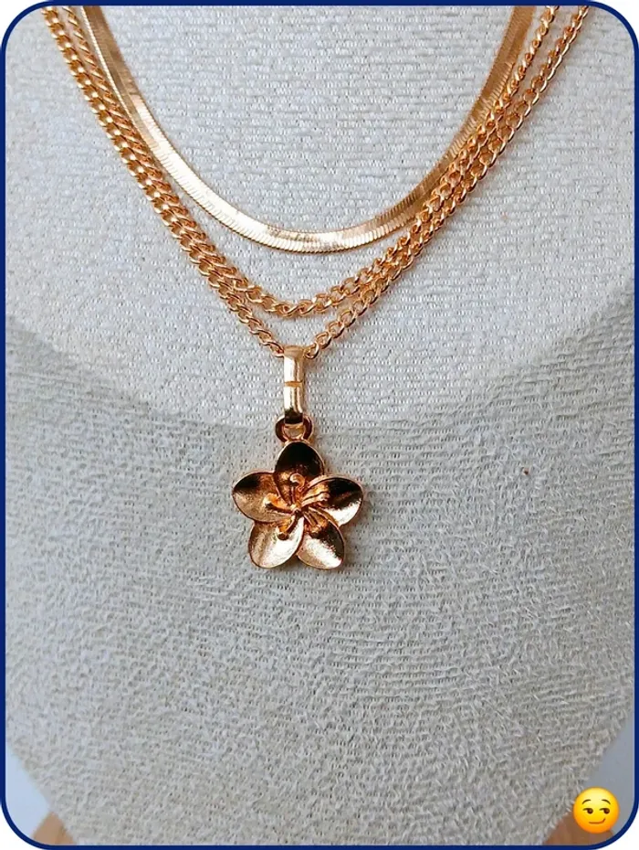 Lot 3 colliers chaîne dorée – Fleur en pendentif, chic et moderne - photo numéro 2