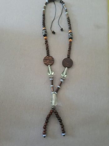 Grand sautoir en bois marron, bleu et blanc