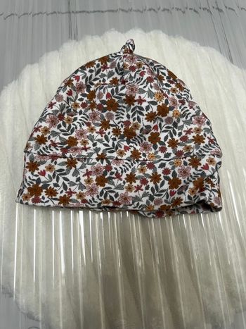 Bonnet fleur bébé.