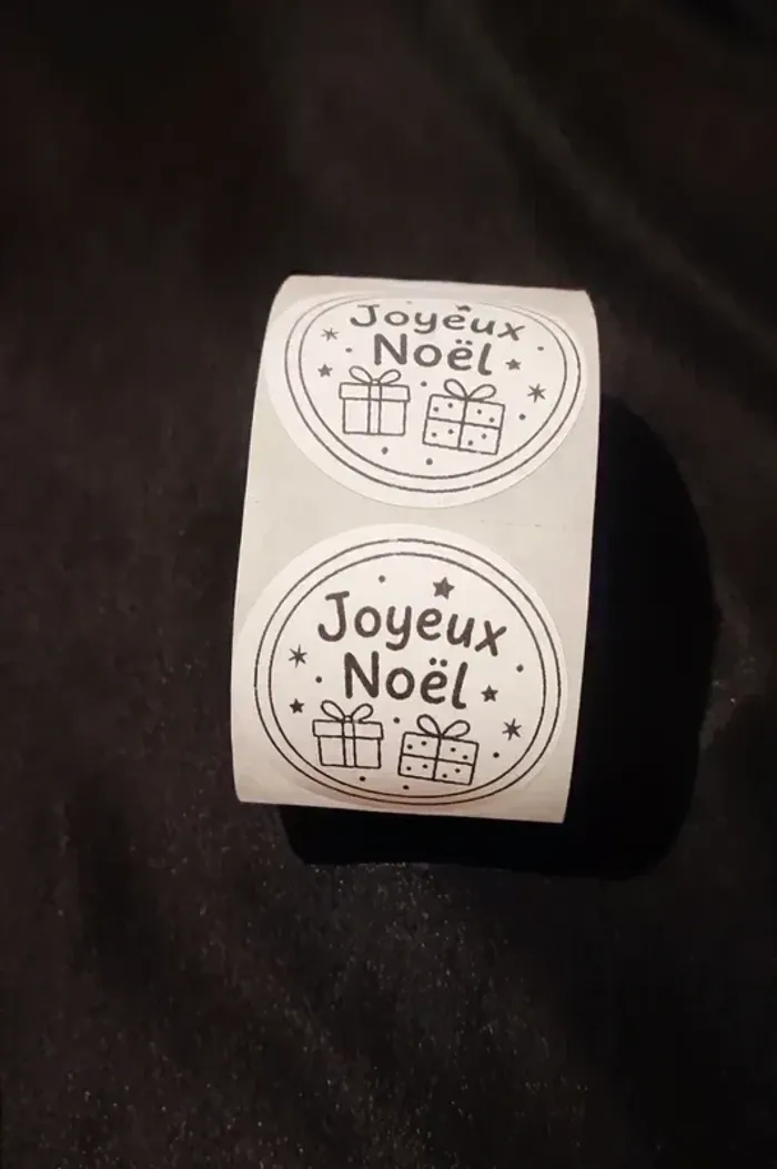 Lot de 20 autocollants “Joyeux Noël” stickers cadeaux ronds 50×50 mm pour emballages et créations - photo numéro 2