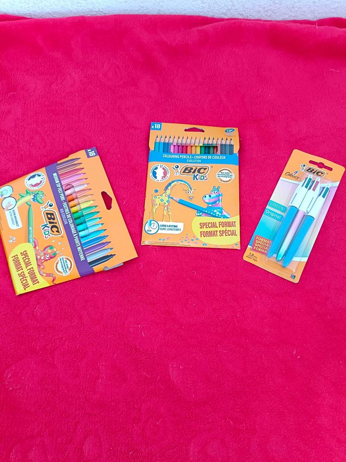 Lot de fournitures scolaires