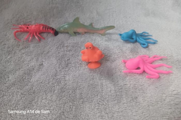 🐠 Lot de 5 Petits Jouets Figurine Animaux Marins en Plastique 🦀 - photo numéro 2