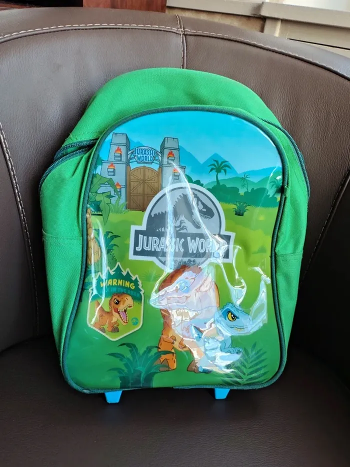 Sac goûter ou cartable à roulettes Jurassic World nounou école centre aéré