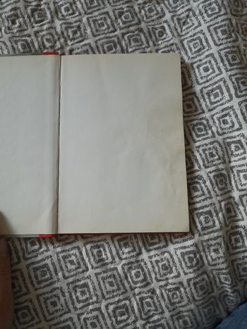 Livre lecture roi lion