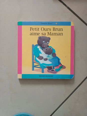 Livre petit ours brun