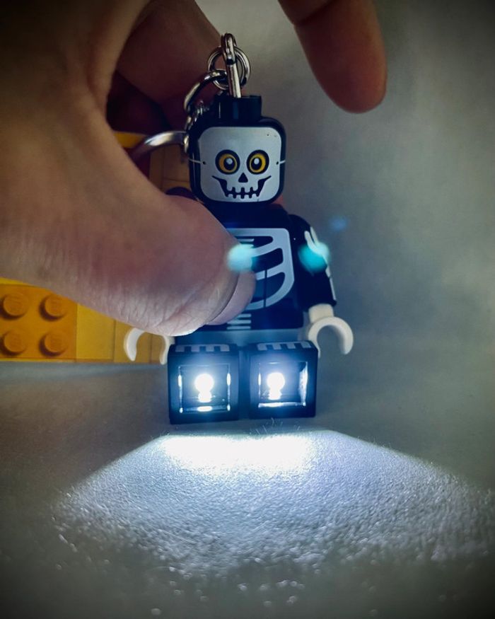 Porte-clés LEGO Squelette Lumineux - Réf. 5005668 - Neuf - photo numéro 6