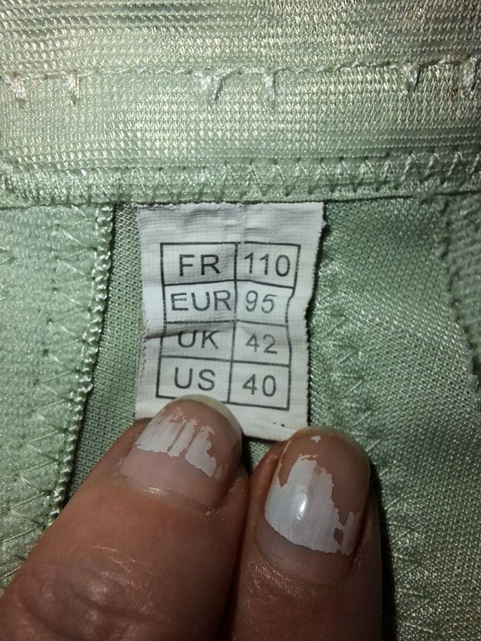 Soutien-gorge vintage vert amande – Broderies fleurs – Taille 110E (FR) - photo numéro 5