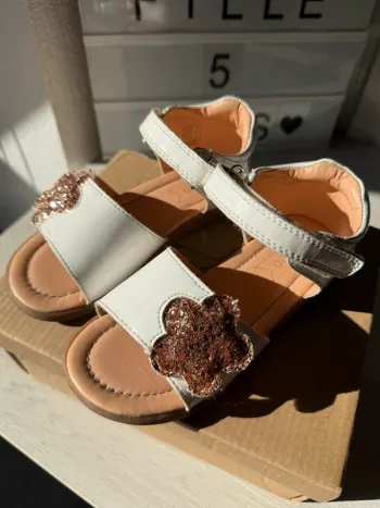 Jolies sandales Friboo blanches et rose 29 neuves
