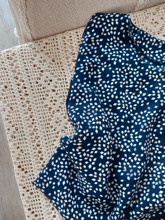 Blouse Blanche porte - photo numéro 3