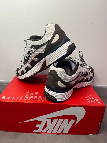 Nike P6000 Phantom / Armory Navy / Baroque Brown – Taille 43 | Neuve avec boîte 👟
