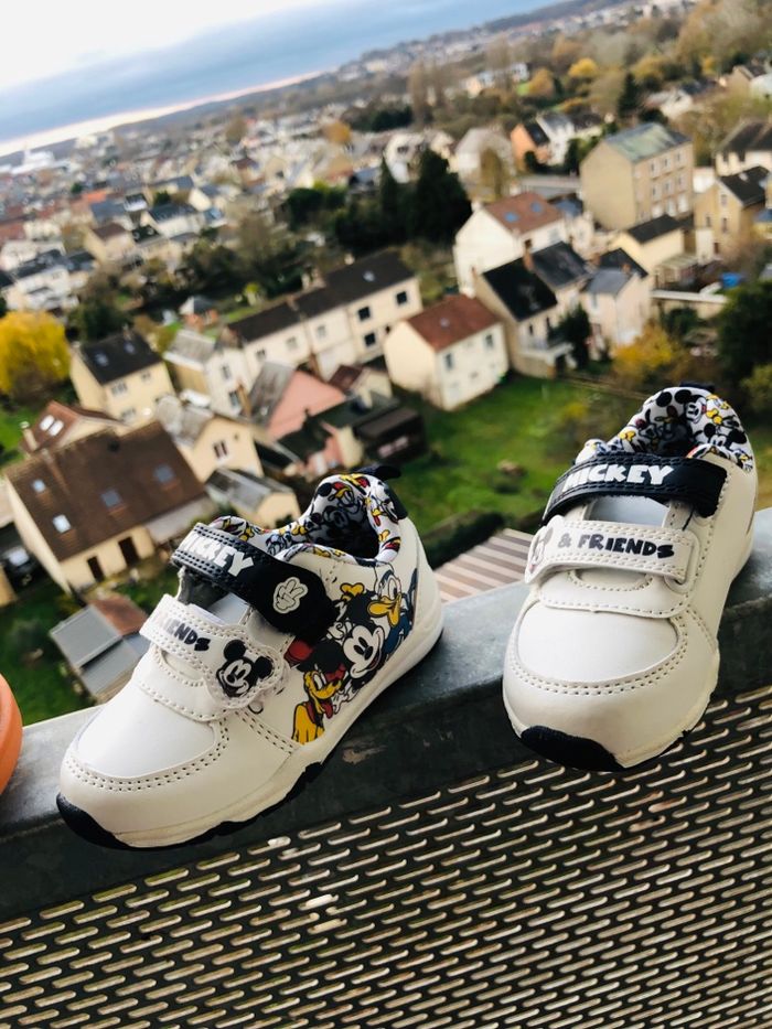 Basket Mickey neuf sans étiquette pointure 22🧸 - photo numéro 6
