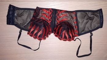 Soutien-gorge bustier noir et rouge taille 85 A