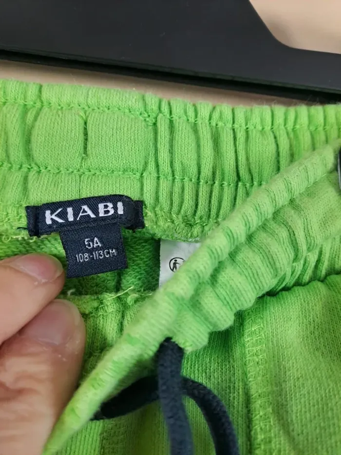 Short vert kiabi 5 ans tbe 1 micro tache qu'on ne voit pas - photo numéro 5