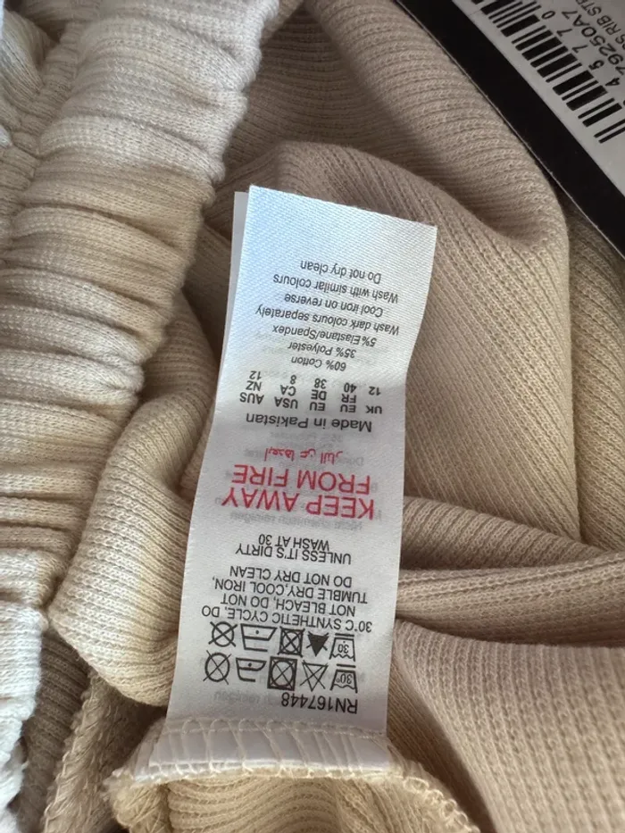 Pantalon Boohoo Basics - Coupe Droite Côtelée - Beige / Stone - Neuf - Taille 40 - Valeur 25€ - photo numéro 6