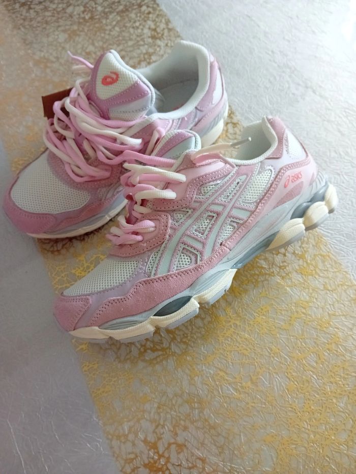 Chaussure asics gel nyc rose double lacet