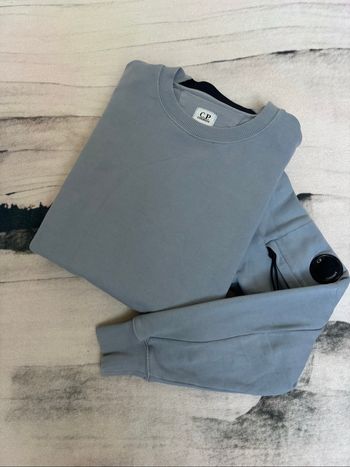 Sweat C.P Company taille XS vleu marine col noir