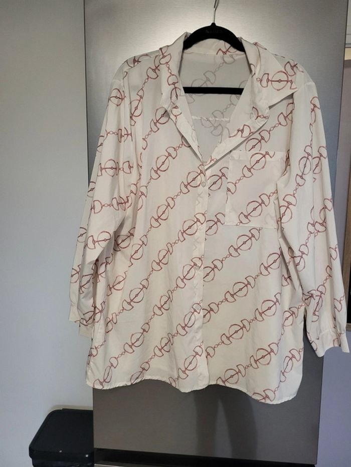 Chemise blanche et rose