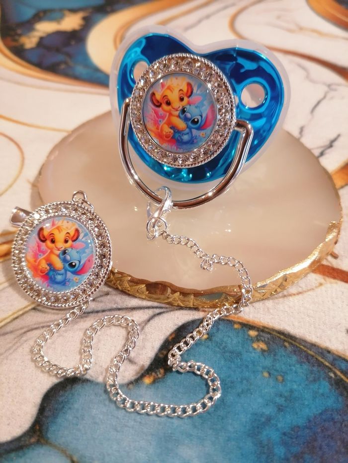 Tétine bleu Stitch et simba - photo numéro 2