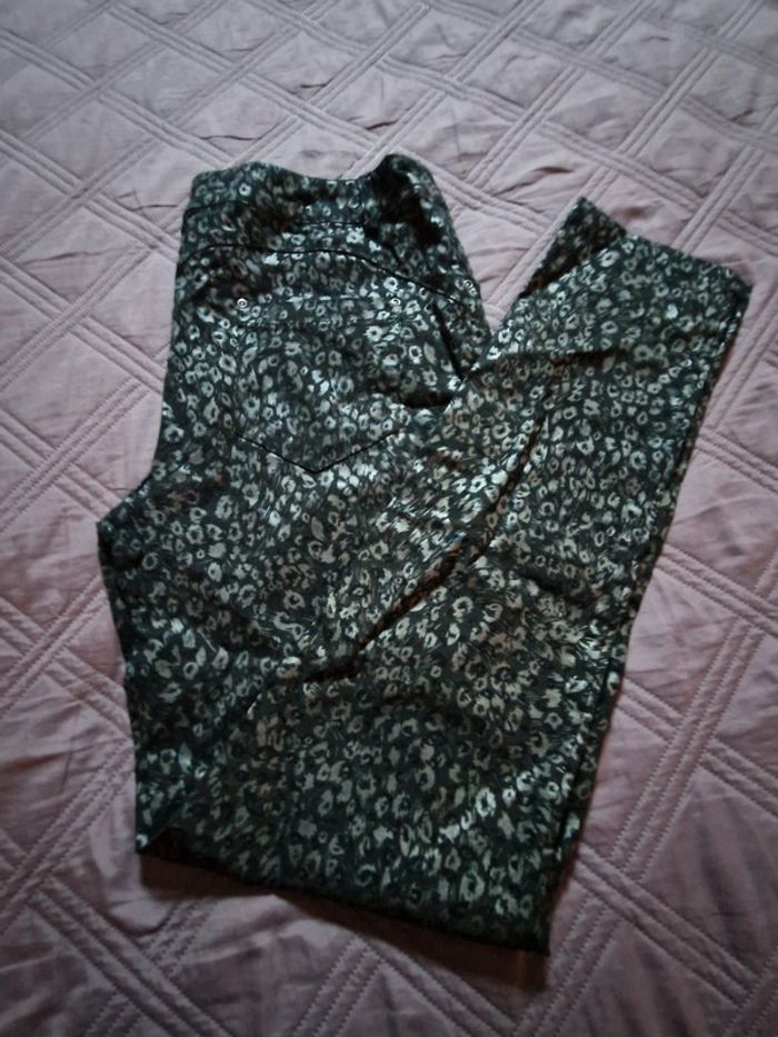 Pantalon avec motifs taille46