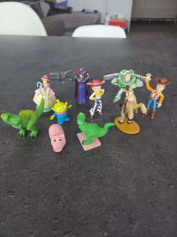 Figurines