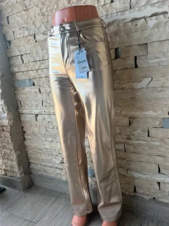 Superbe  pantalon  droit  dorée - neuf  -  taille  32