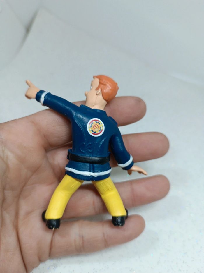 Figurine figura personnage miniature petite small sam pompier fireman montre doigt finger comansi - photo numéro 4