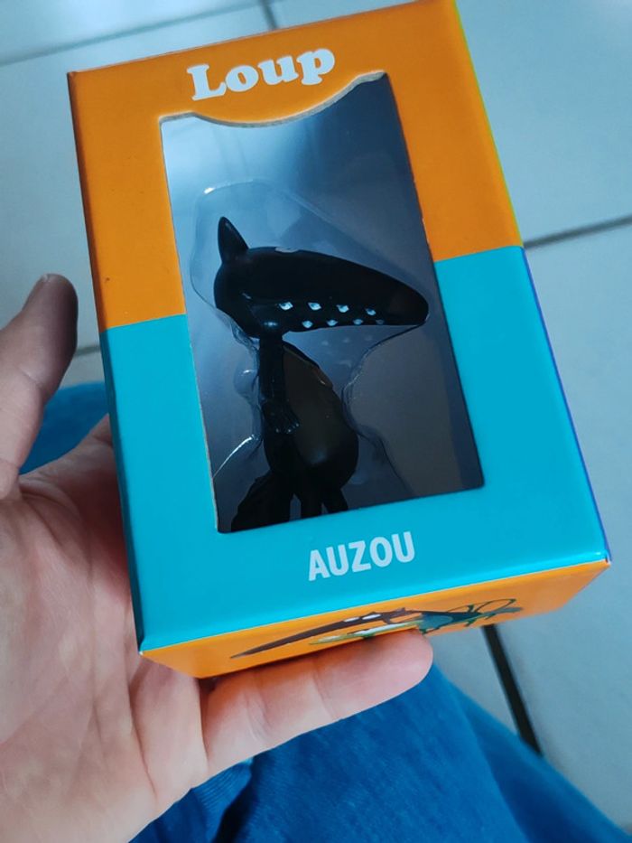 Figurine loup auzou - champion avec médaille - photo numéro 3