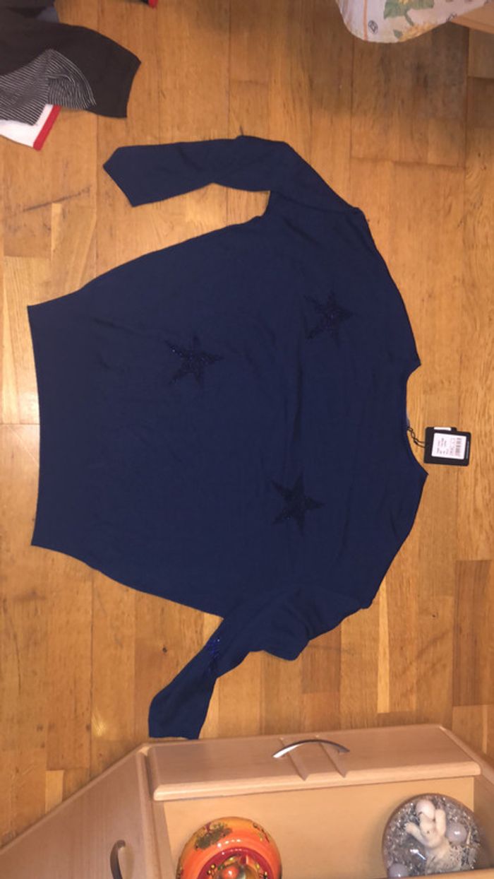 Pull bleu à étoile