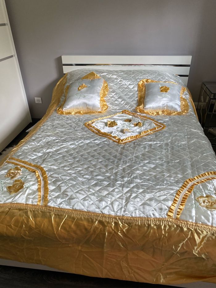 Dessus de lit / couvre lit 2 personnes satiné
