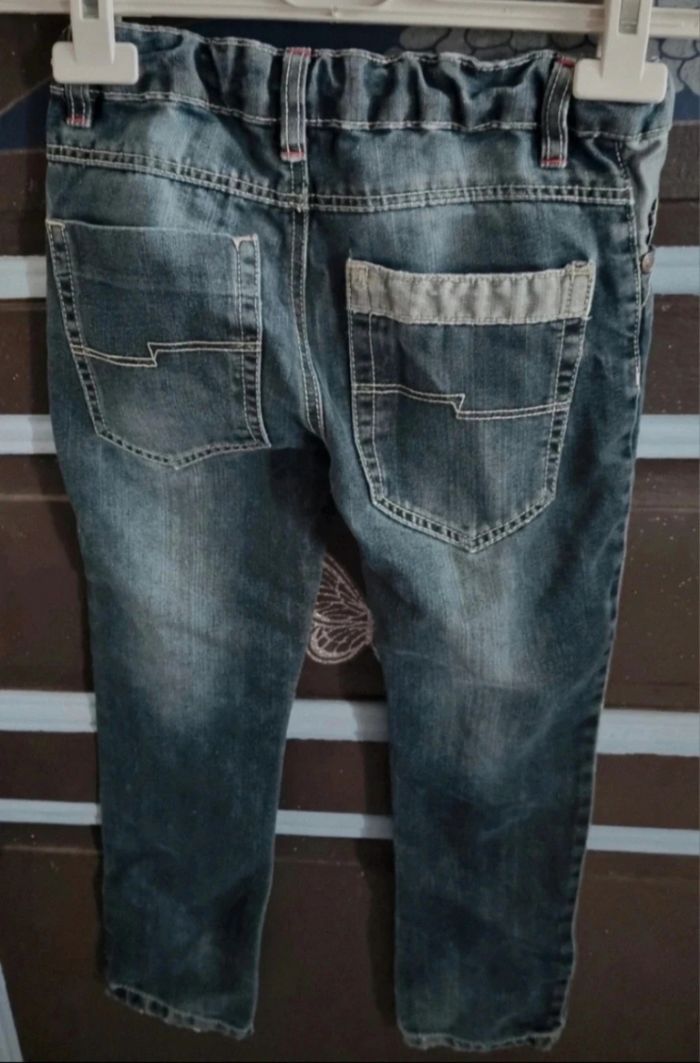 Jeans 7ans à trous - photo numéro 3